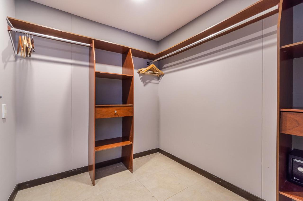 Apartamentos Poblado Alejandria By Housy Host Medellin Ngoại thất bức ảnh