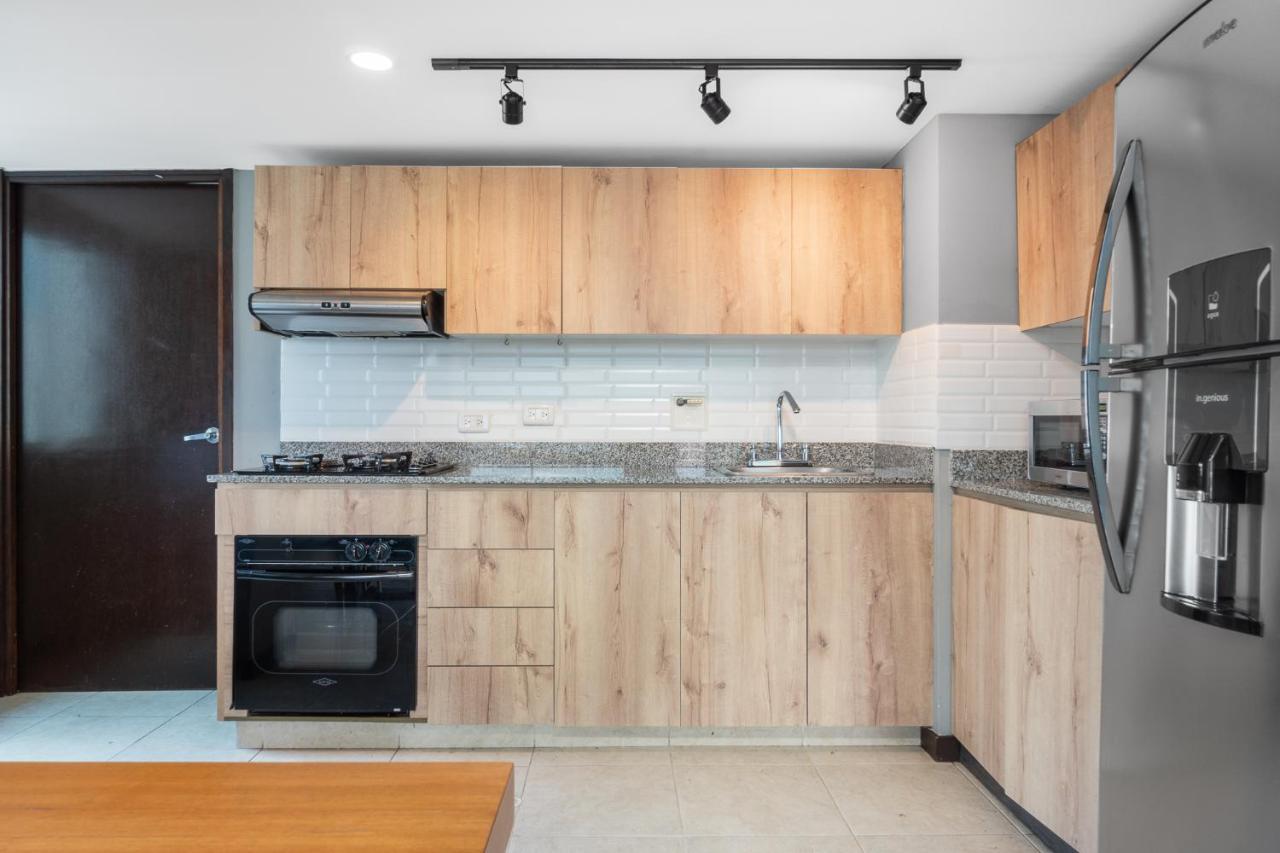 Apartamentos Poblado Alejandria By Housy Host Medellin Ngoại thất bức ảnh