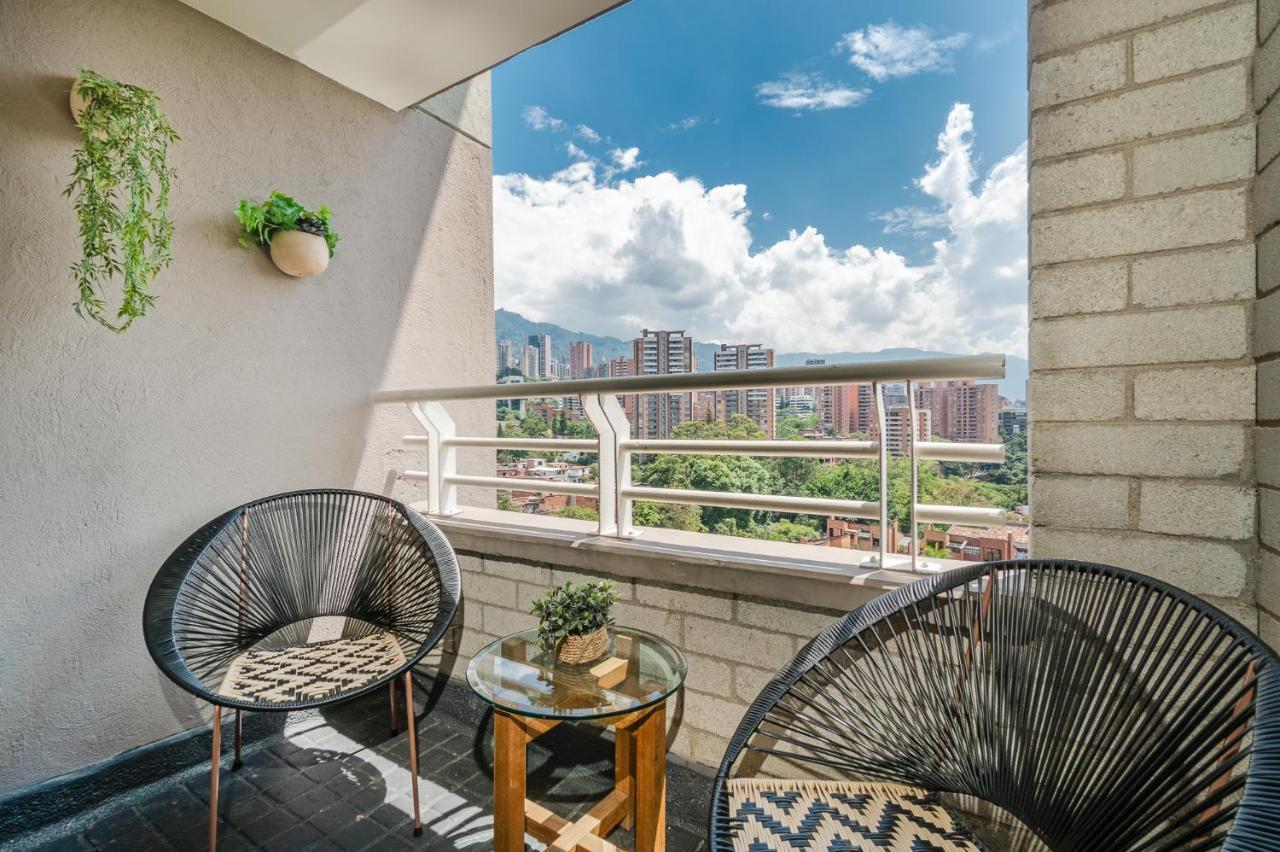 Apartamentos Poblado Alejandria By Housy Host Medellin Ngoại thất bức ảnh