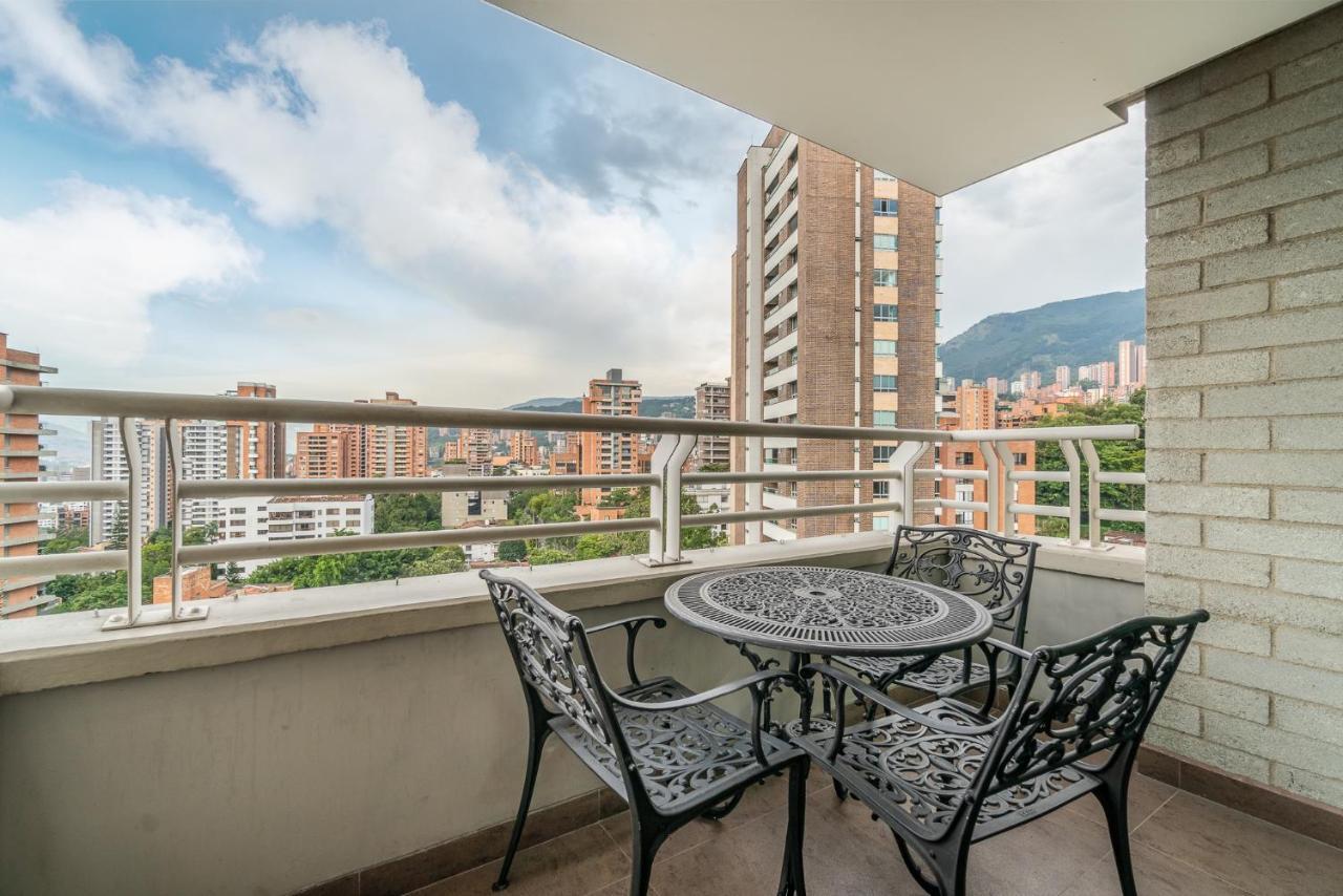 Apartamentos Poblado Alejandria By Housy Host Medellin Ngoại thất bức ảnh