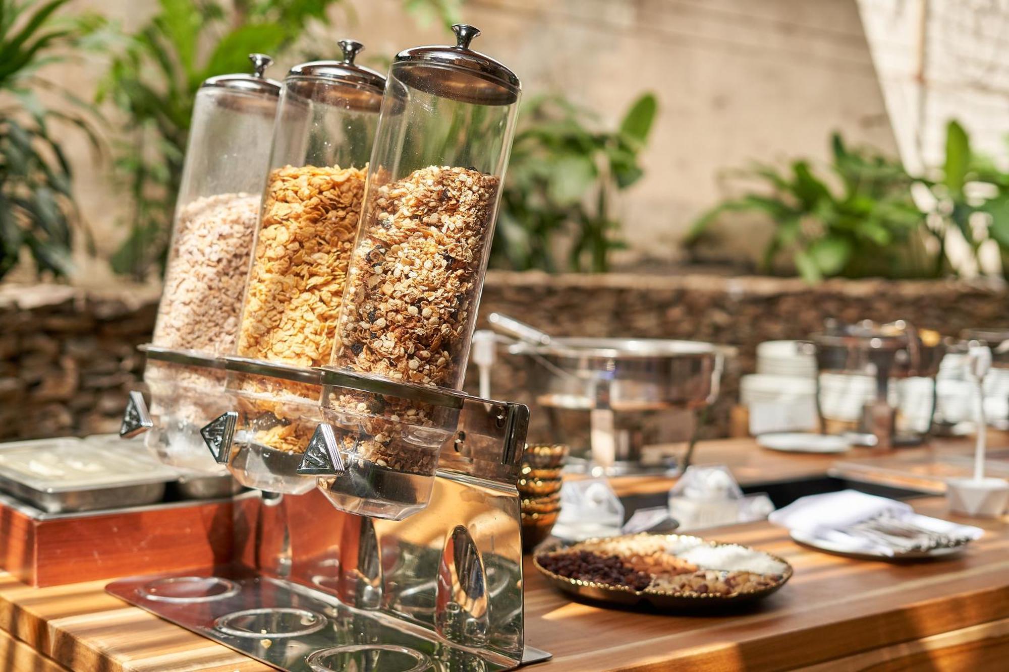 Apartamentos Poblado Alejandria By Housy Host Medellin Ngoại thất bức ảnh