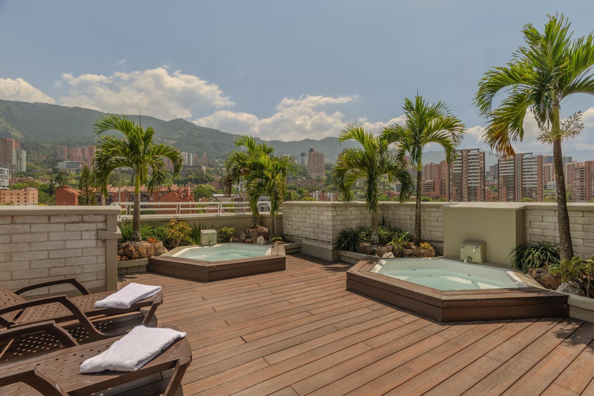 Apartamentos Poblado Alejandria By Housy Host Medellin Ngoại thất bức ảnh