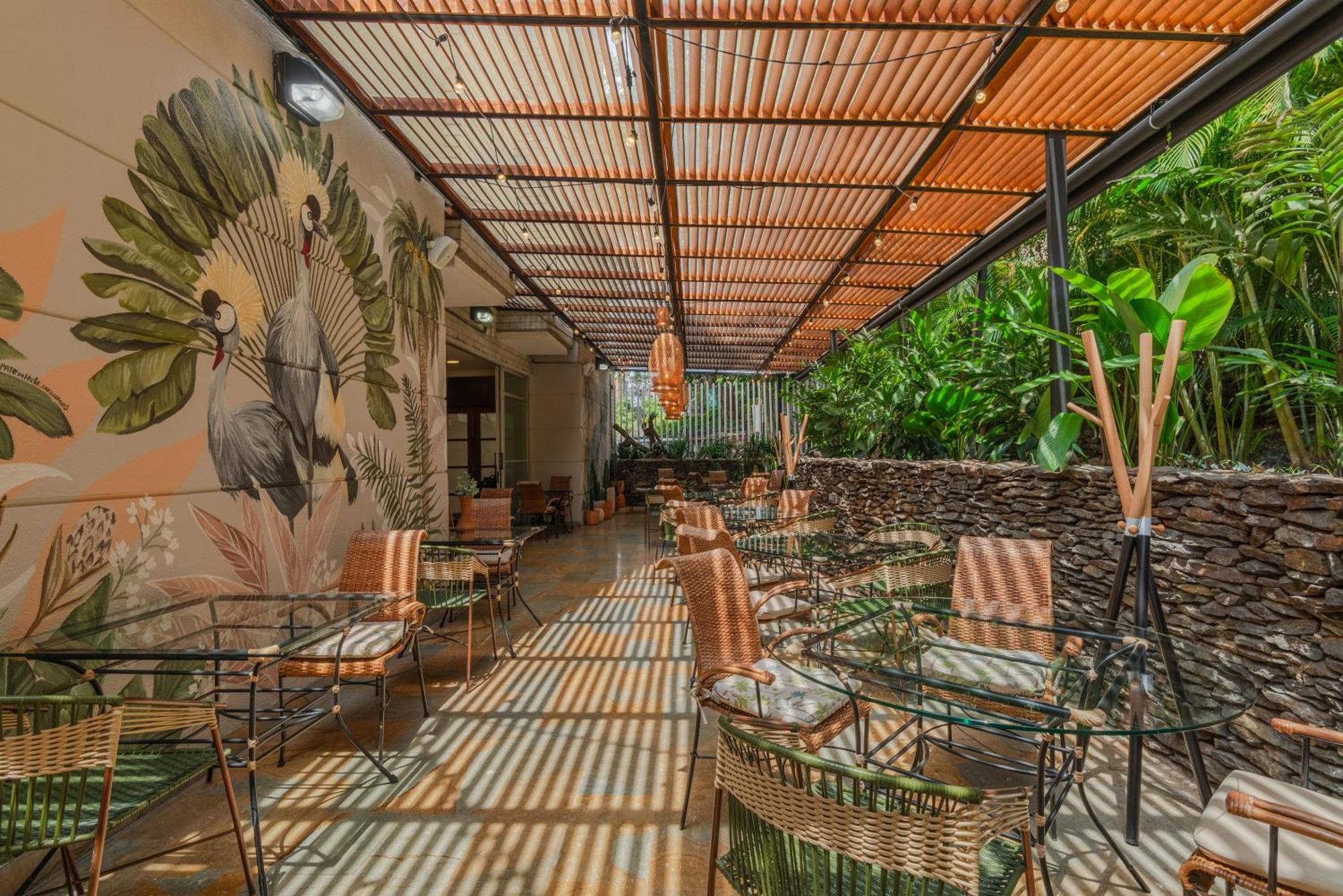 Apartamentos Poblado Alejandria By Housy Host Medellin Ngoại thất bức ảnh