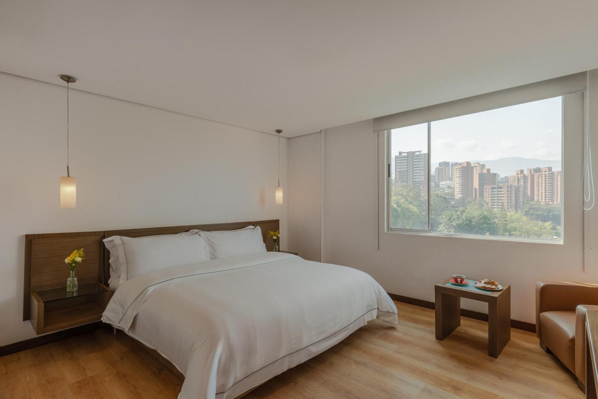 Apartamentos Poblado Alejandria By Housy Host Medellin Ngoại thất bức ảnh