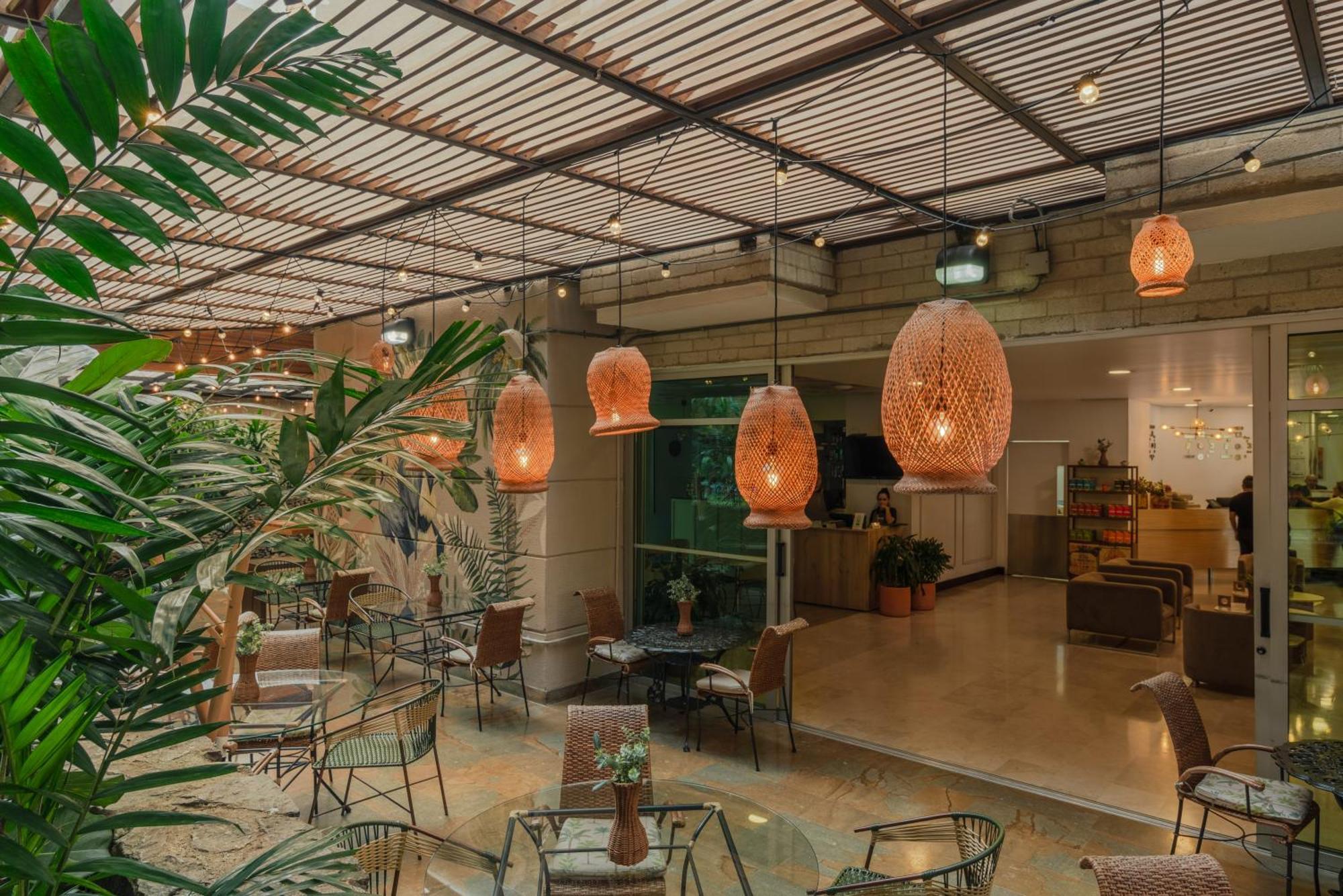 Apartamentos Poblado Alejandria By Housy Host Medellin Ngoại thất bức ảnh
