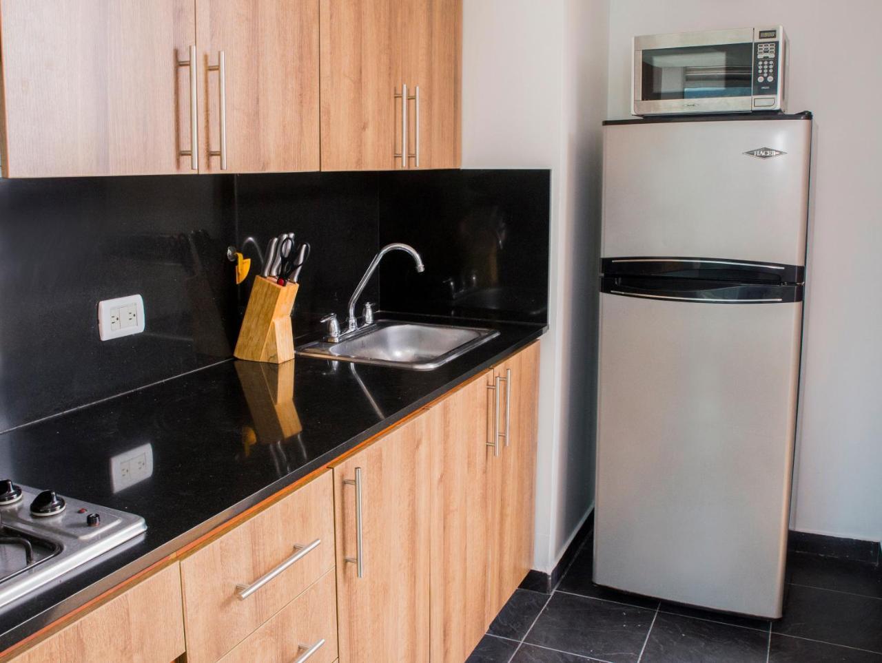 Apartamentos Poblado Alejandria By Housy Host Medellin Ngoại thất bức ảnh
